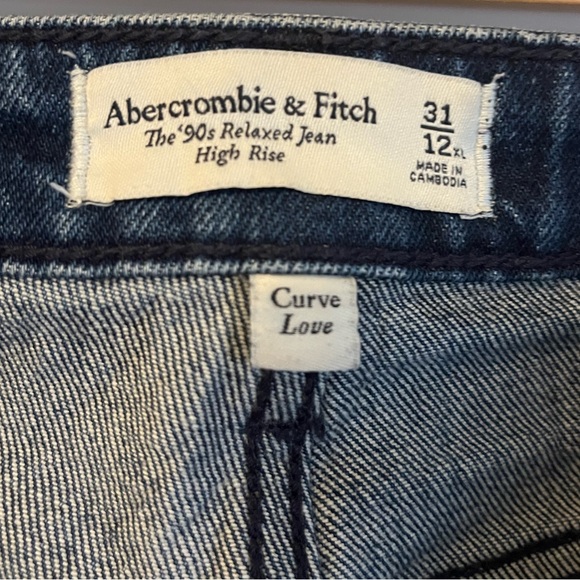 Abercrombie 90s Relaxed Jean, high rise, curve love, size 12 long, dark wash - Picture 3 of 3